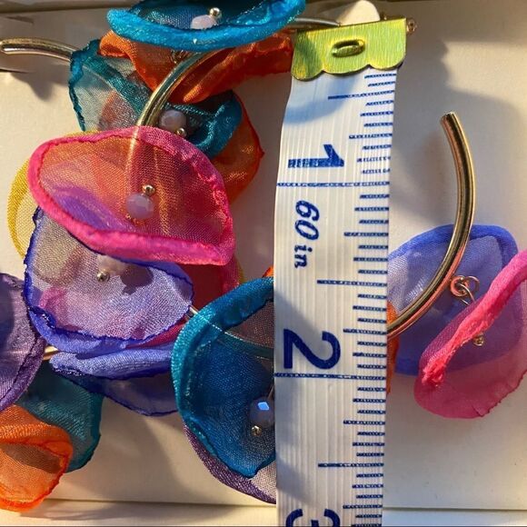 C&C CALIFORNIA Floral HOOP Earrings NWT Hoops - Picture 8 of 8